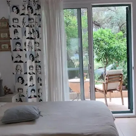 Apartament Efi's *